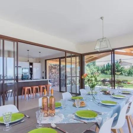 Superbe Contemporaine: Piscine Et Vue Villa